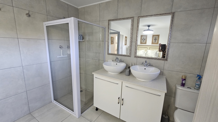 3 Bedroom Property for Sale in Wavecrest Eastern Cape